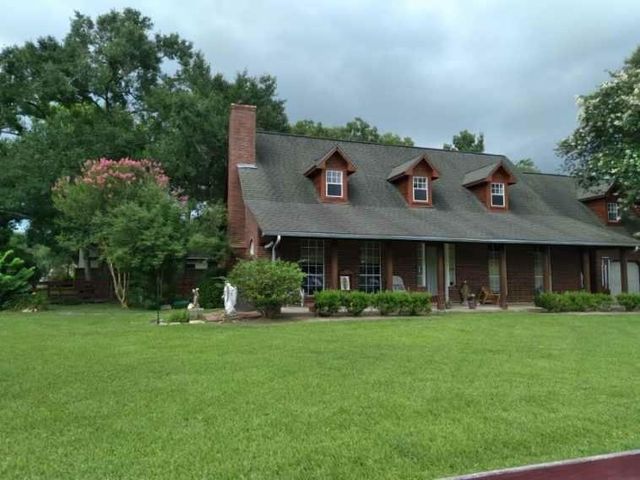 222 Quaker Drive, Friendswood, TX 77546