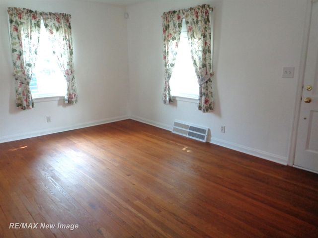 4 Southlawn Court, Saginaw, MI 48602