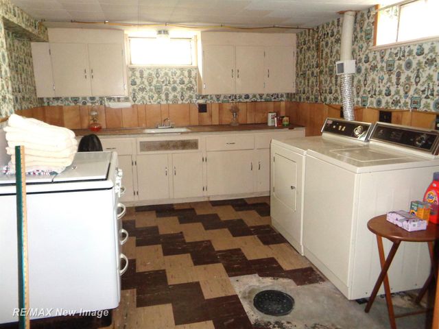 4 Southlawn Court, Saginaw, MI 48602