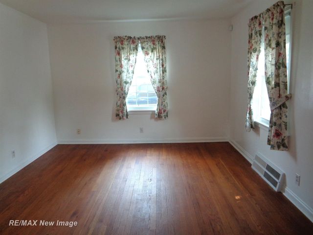 4 Southlawn Court, Saginaw, MI 48602