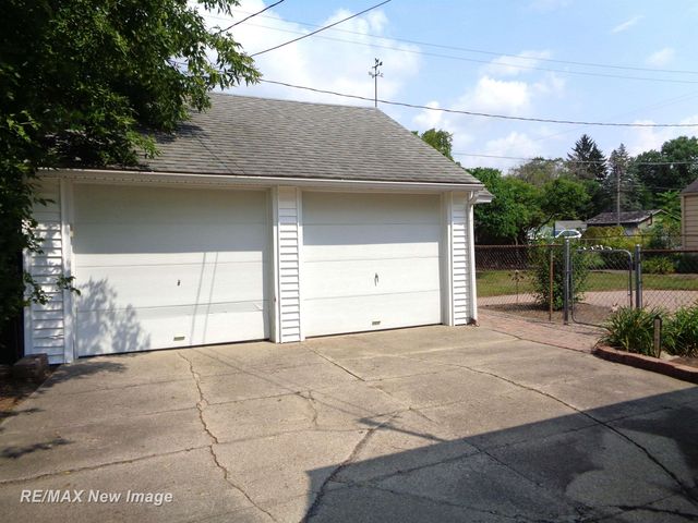 4 Southlawn Court, Saginaw, MI 48602