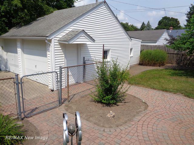4 Southlawn Court, Saginaw, MI 48602