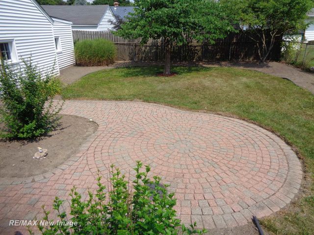 4 Southlawn Court, Saginaw, MI 48602