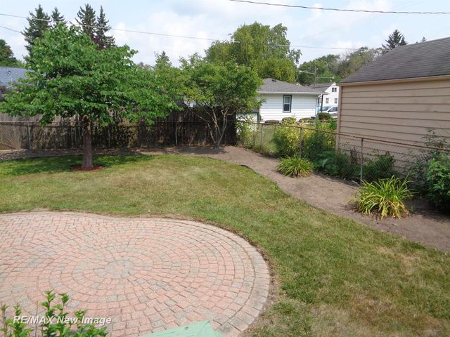 4 Southlawn Court, Saginaw, MI 48602