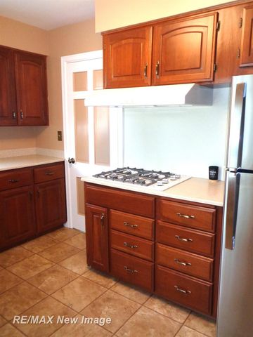 4 Southlawn Court, Saginaw, MI 48602