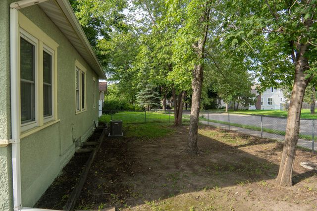 1002 Lowry Avenue N, Minneapolis, MN 55411