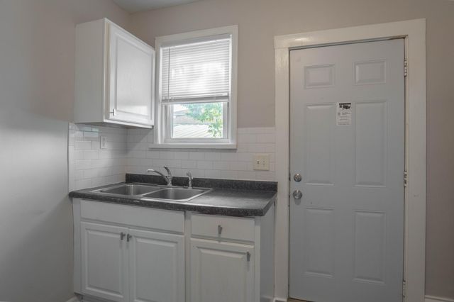 1002 Lowry Avenue N, Minneapolis, MN 55411