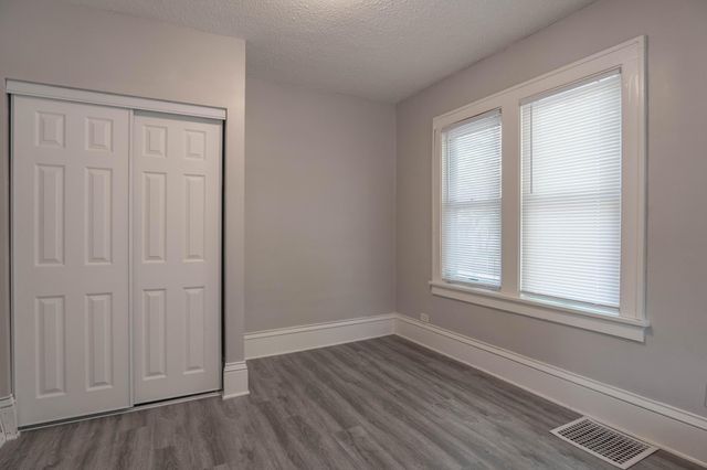 1002 Lowry Avenue N, Minneapolis, MN 55411