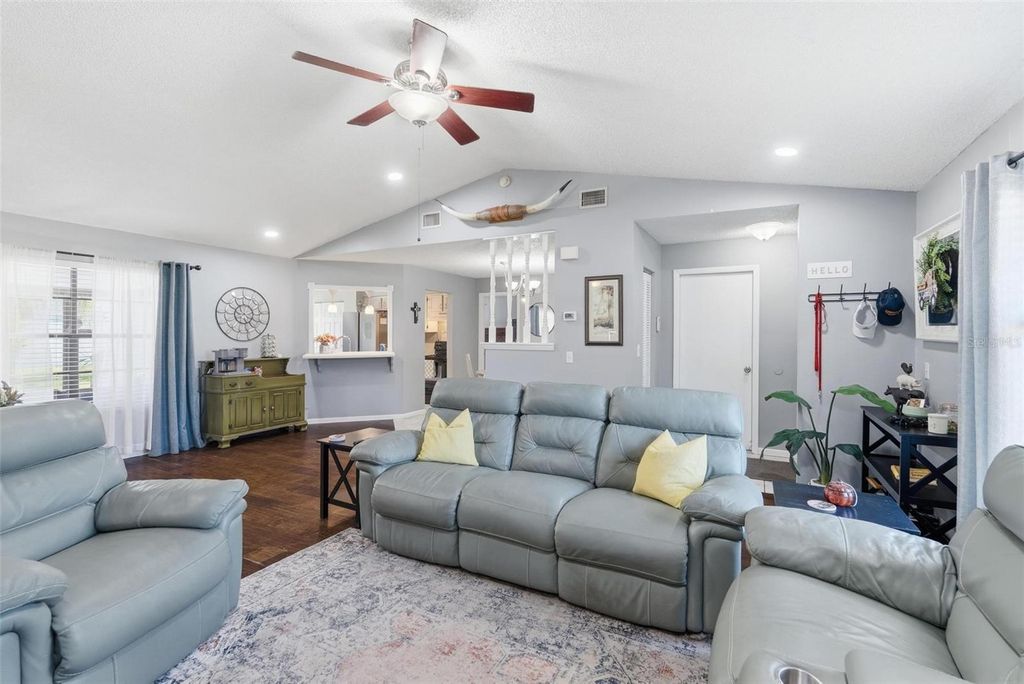 Image 11 of property listing at 1602 LANSFIELD AVENUE, Deltona, FL 32738