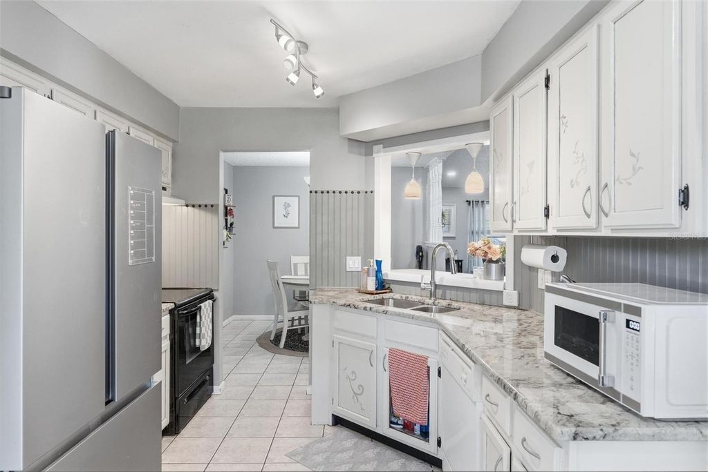 Image 16 of property listing at 1602 LANSFIELD AVENUE, Deltona, FL 32738