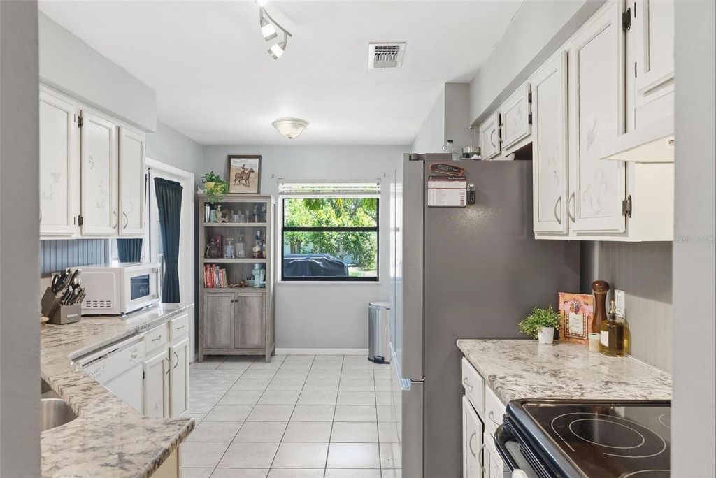 Image 17 of property listing at 1602 LANSFIELD AVENUE, Deltona, FL 32738