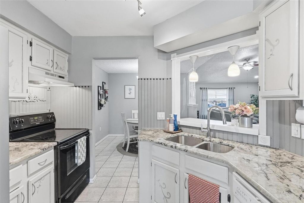 Image 19 of property listing at 1602 LANSFIELD AVENUE, Deltona, FL 32738