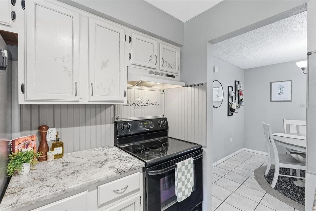 Image 20 of property listing at 1602 LANSFIELD AVENUE, Deltona, FL 32738