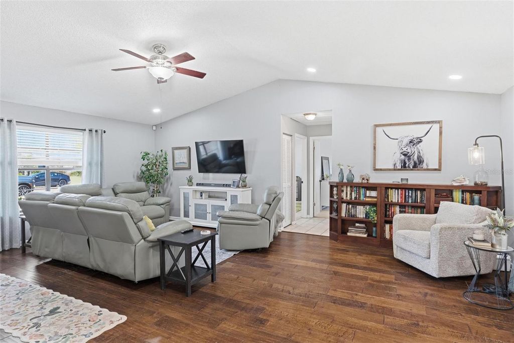 Image 4 of property listing at 1602 LANSFIELD AVENUE, Deltona, FL 32738