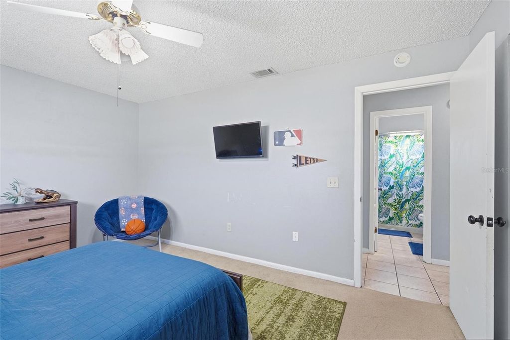 Image 40 of property listing at 1602 LANSFIELD AVENUE, Deltona, FL 32738