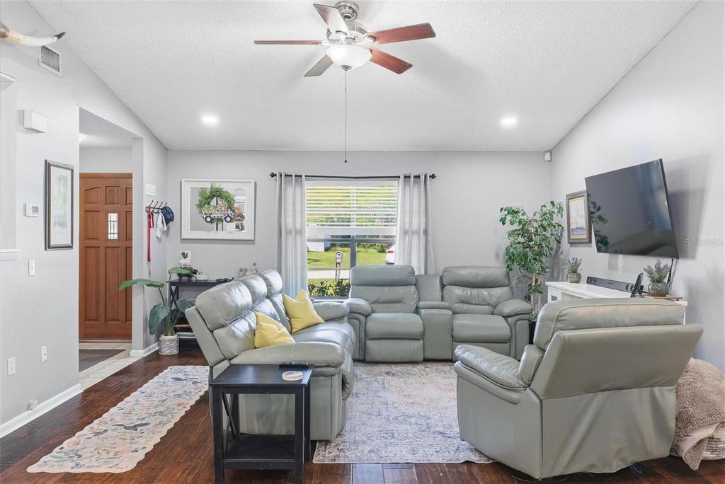 Image 7 of property listing at 1602 LANSFIELD AVENUE, Deltona, FL 32738