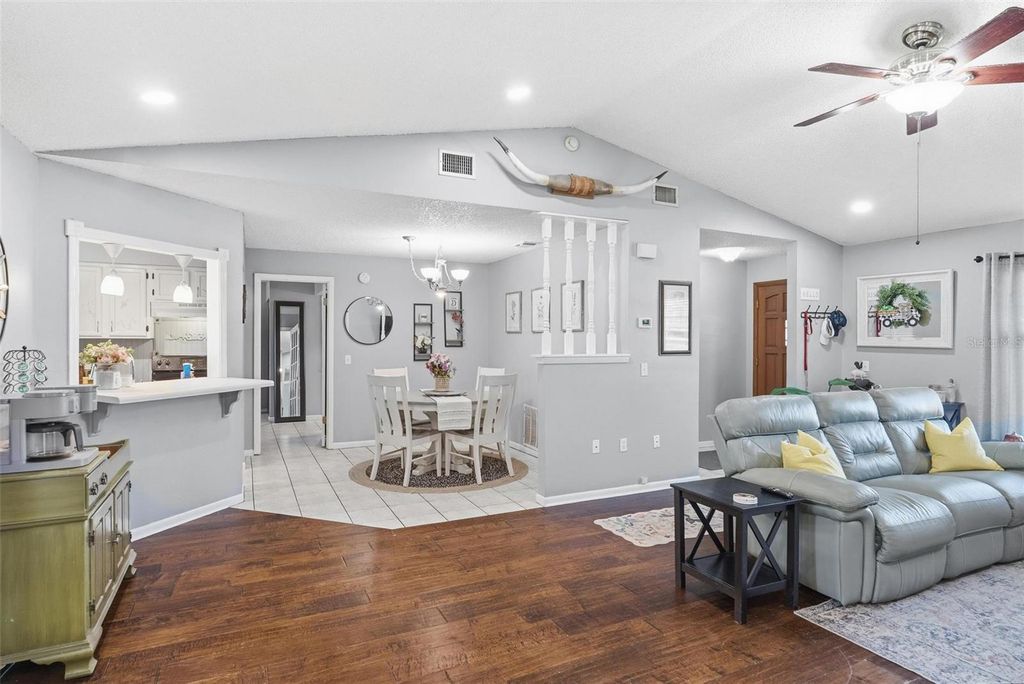 Image 9 of property listing at 1602 LANSFIELD AVENUE, Deltona, FL 32738