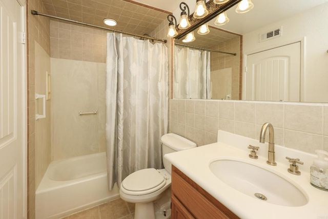 10661 King Phillip, Santee, CA 92071