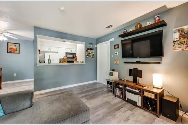 6900 Skillman Street 101, Dallas, TX 75231