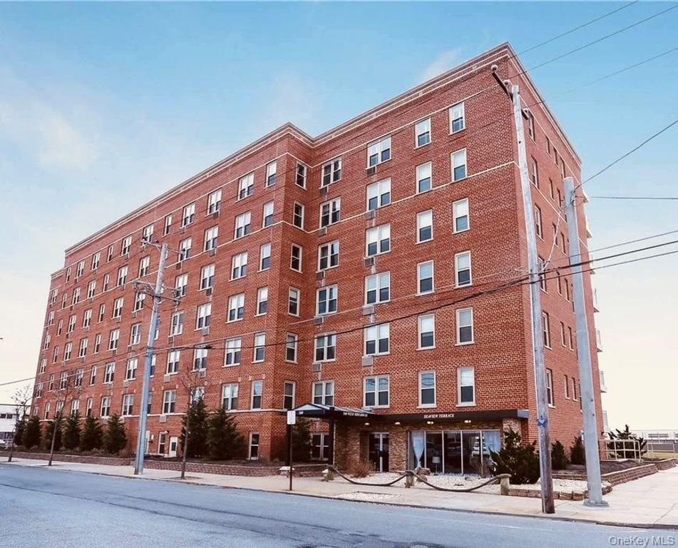 560 W Broadway 3H, Long Beach, NY 11561