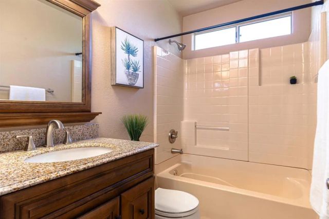 2218 Galvani Lane, Vista, CA 92084