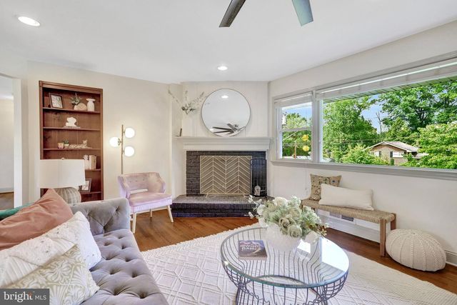 8906 DOGUE DR, Alexandria, VA 22309