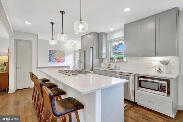 8906 DOGUE DR, Alexandria, VA 22309