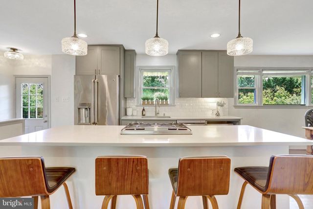 8906 DOGUE DR, Alexandria, VA 22309