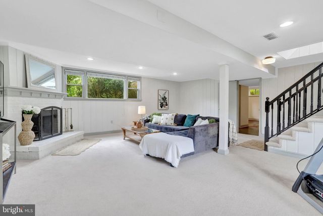 8906 DOGUE DR, Alexandria, VA 22309