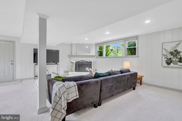 8906 DOGUE DR, Alexandria, VA 22309