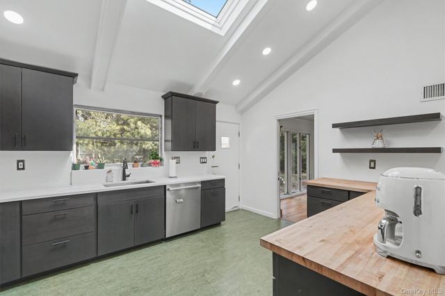 1304 Birch Hill Lane, Mamaroneck, NY 10543