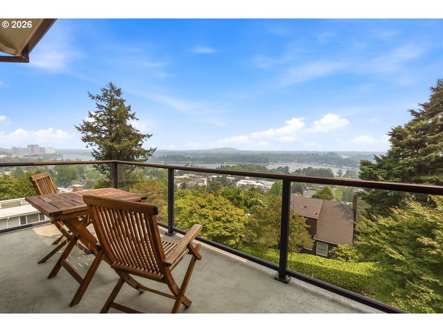 220 S CALIFORNIA St, Portland, OR 97219