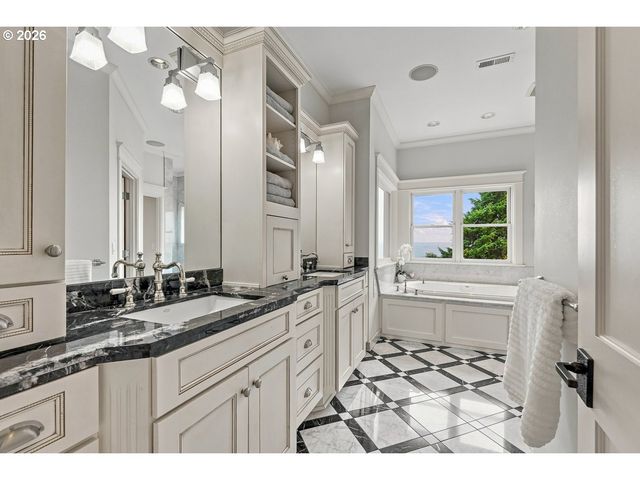 220 S CALIFORNIA St, Portland, OR 97219