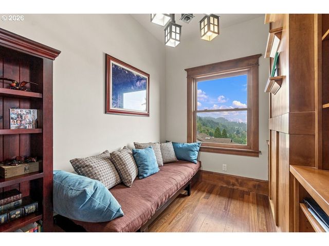220 S CALIFORNIA St, Portland, OR 97219
