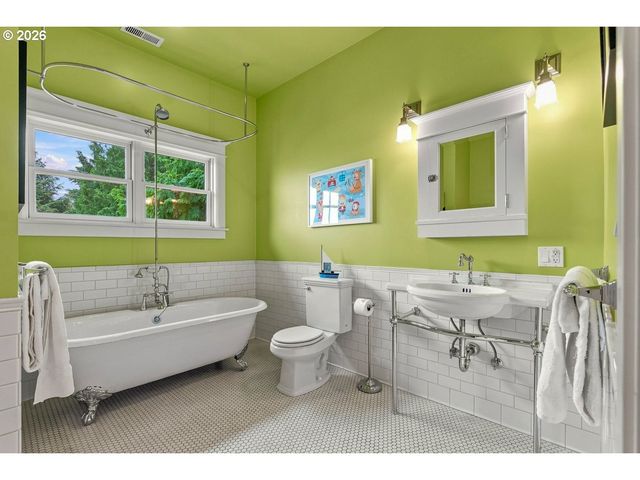 220 S CALIFORNIA St, Portland, OR 97219