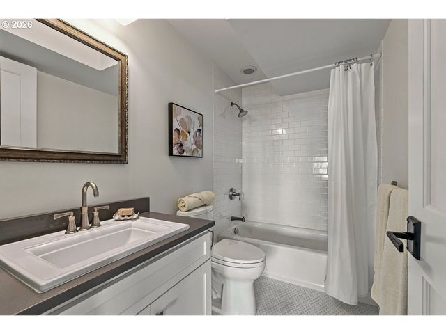 220 S CALIFORNIA St, Portland, OR 97219