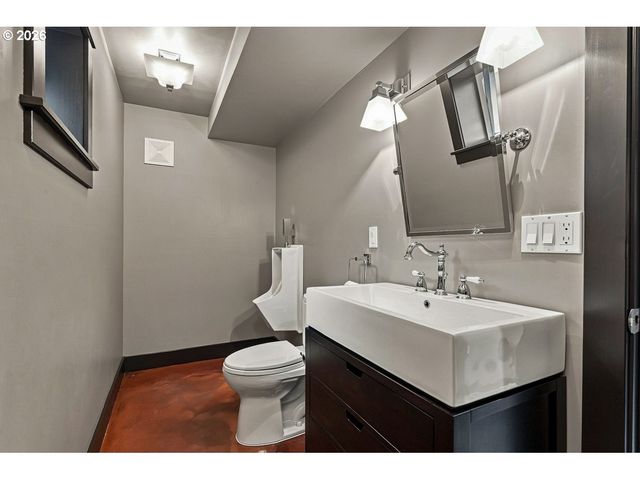 220 S CALIFORNIA St, Portland, OR 97219