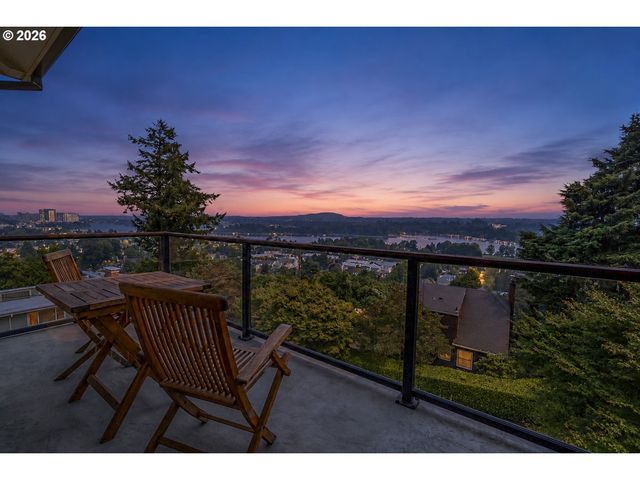 220 S CALIFORNIA St, Portland, OR 97219