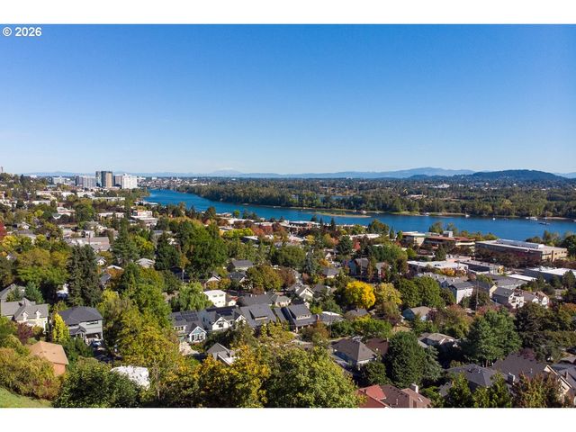 220 S CALIFORNIA St, Portland, OR 97219