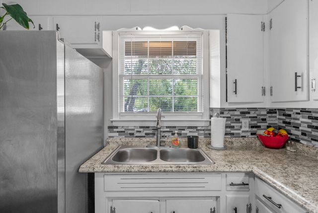 601 Evergreen Park Dr, Hopkinsville, KY 42240