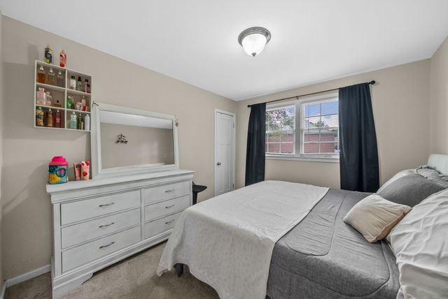 601 Evergreen Park Dr, Hopkinsville, KY 42240