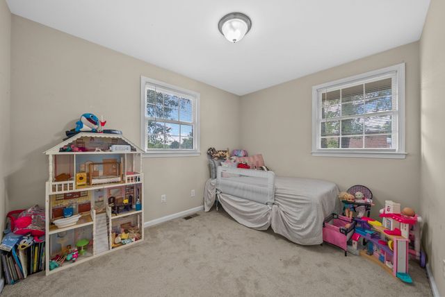 601 Evergreen Park Dr, Hopkinsville, KY 42240