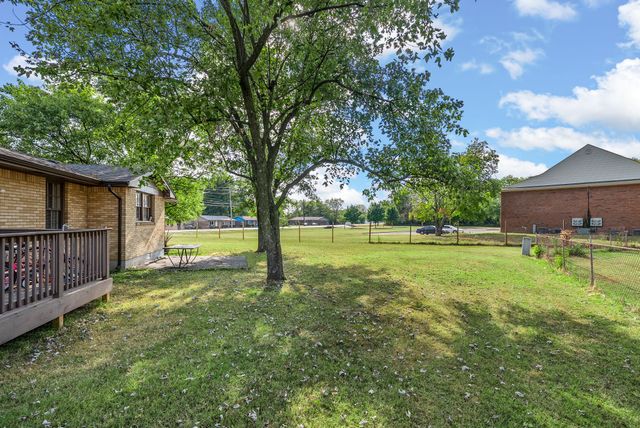 601 Evergreen Park Dr, Hopkinsville, KY 42240