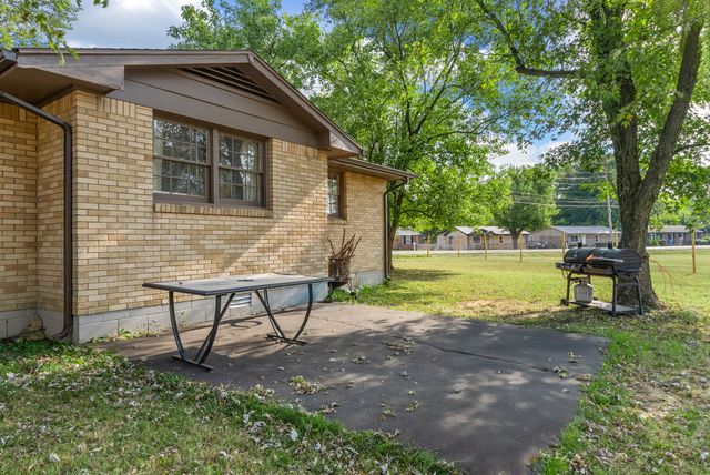 601 Evergreen Park Dr, Hopkinsville, KY 42240