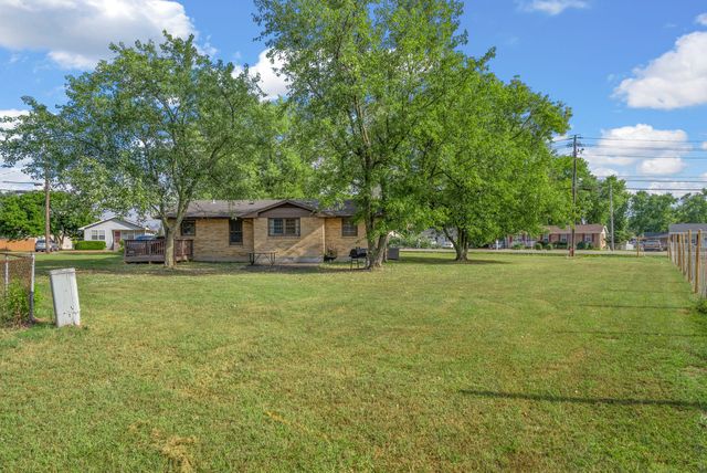601 Evergreen Park Dr, Hopkinsville, KY 42240
