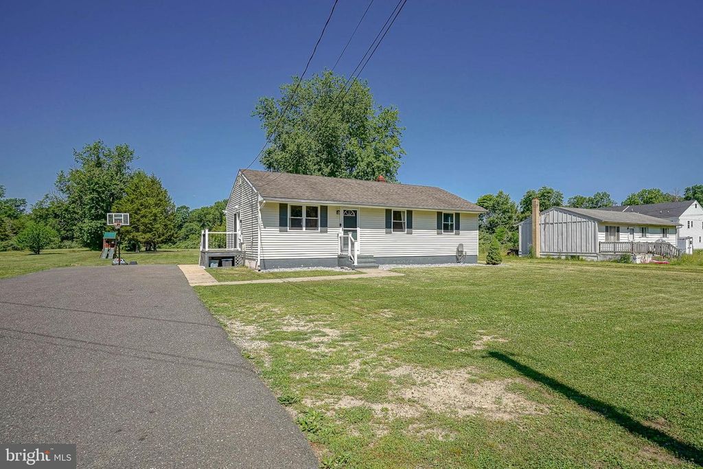 377 N TUCKAHOE RD, Williamstown, NJ 08094