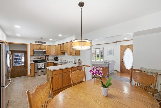 1448 N 6th Avenue E, Newton, IA 50208