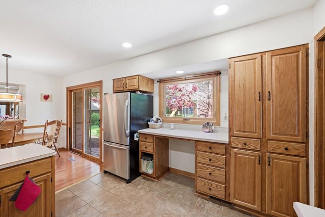 1448 N 6th Avenue E, Newton, IA 50208