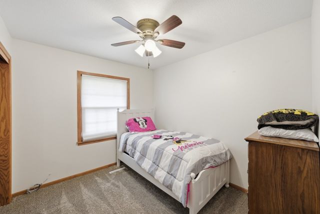 1448 N 6th Avenue E, Newton, IA 50208