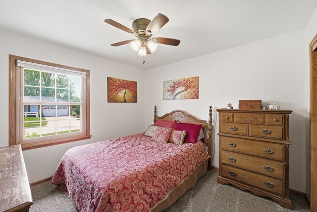 1448 N 6th Avenue E, Newton, IA 50208